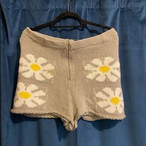 Daisy sweater shorts (part of set)